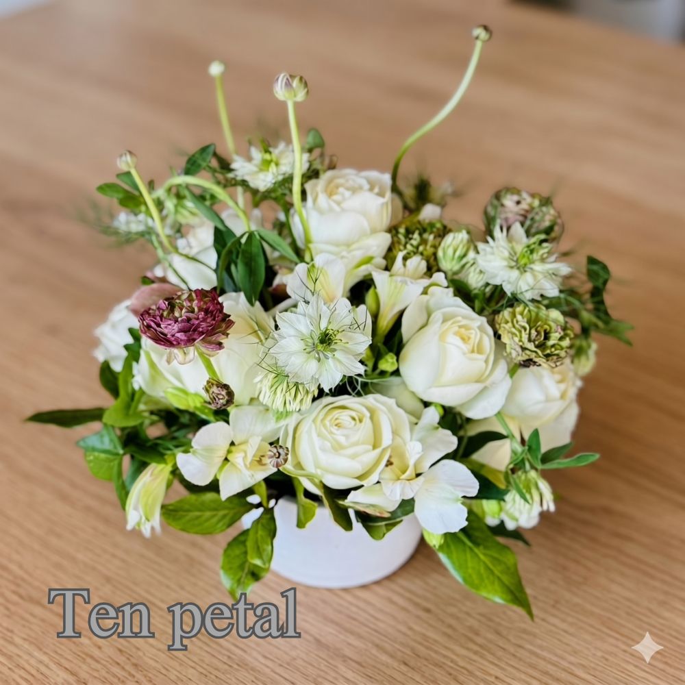 白とグリーンのお悔やみの花